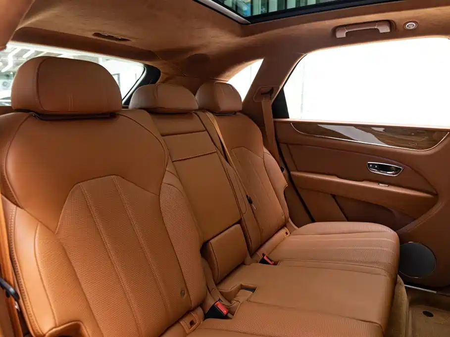 Bentley Bentayga 2021 — фото 13