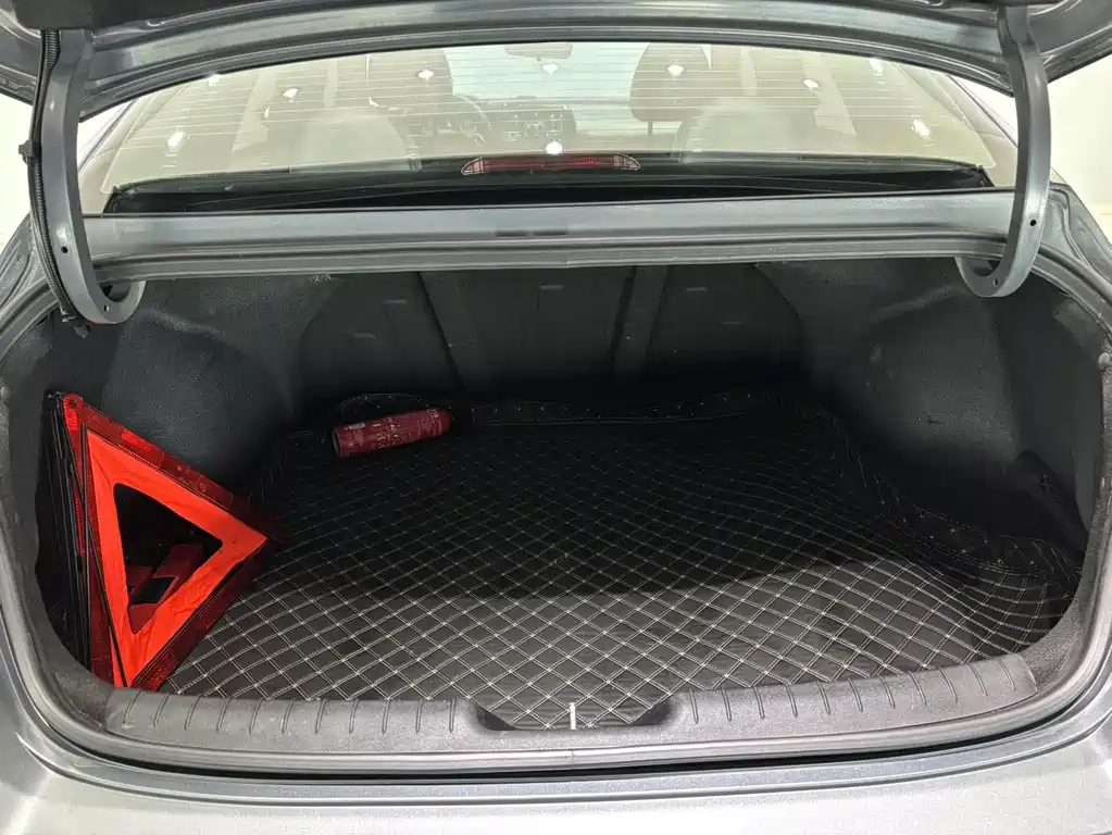 Hyundai Elantra 2023 — фото 10