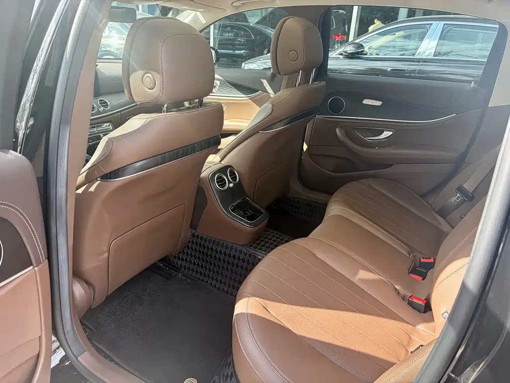Mercedes-Benz E-Class 2023 — фото 16