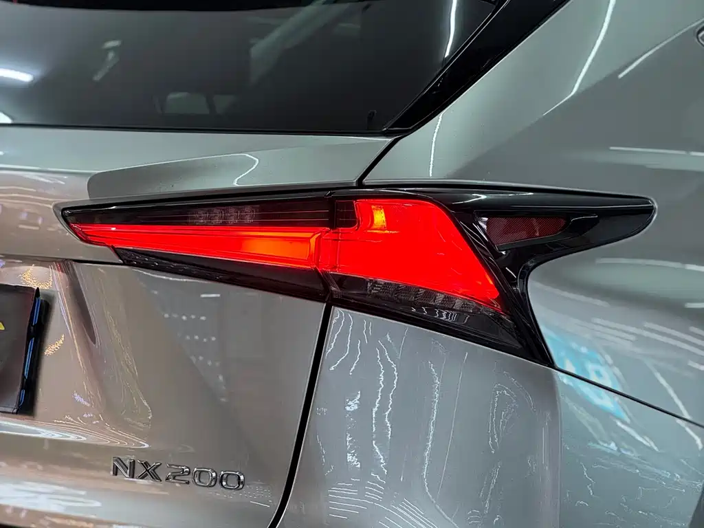 Lexus NX 2020 — фото 8