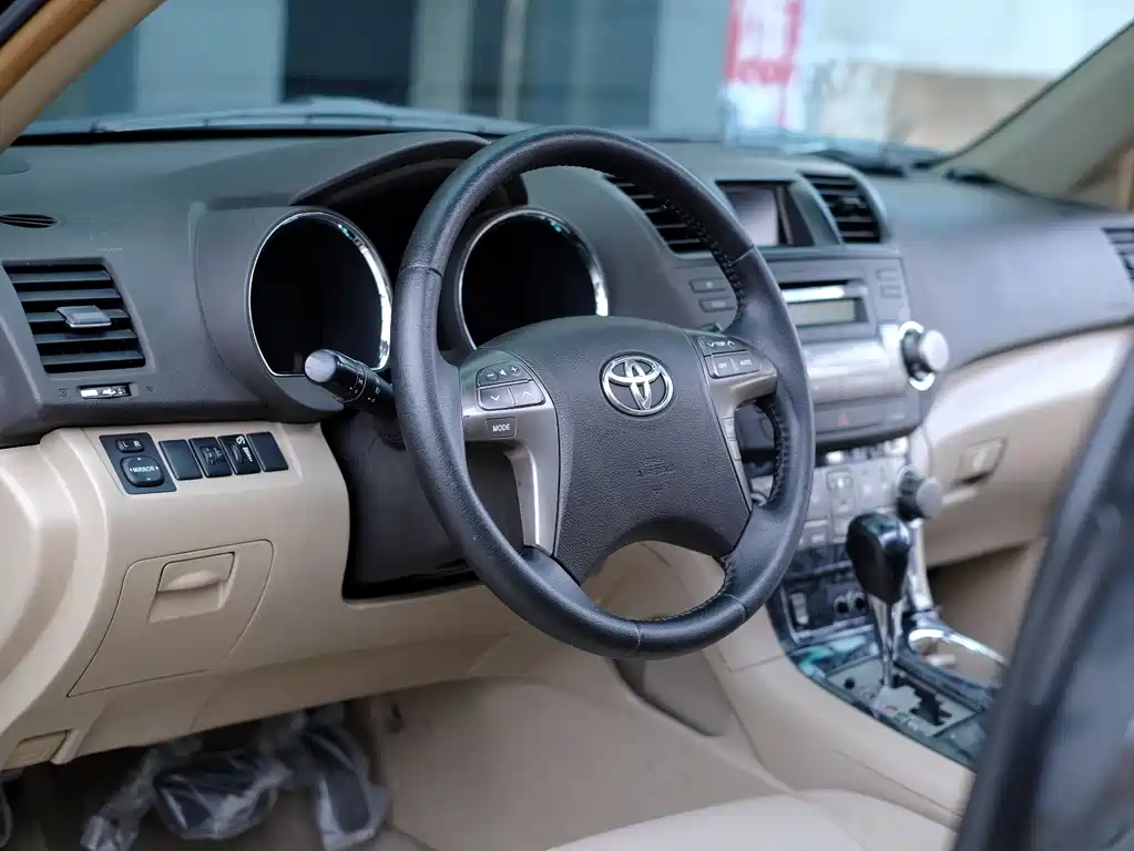 Toyota Highlander 2010 — фото 21
