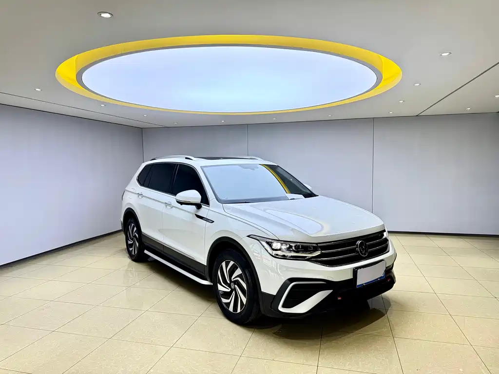 Volkswagen Tiguan L 2023 — фото 3