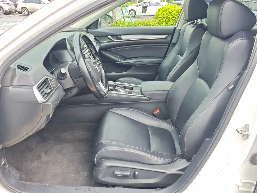 Honda Accord 2018 — фото 10