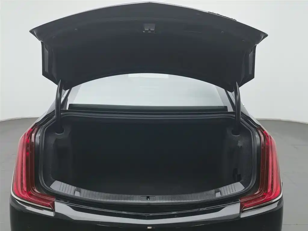 Cadillac XTS 2018 — фото 16
