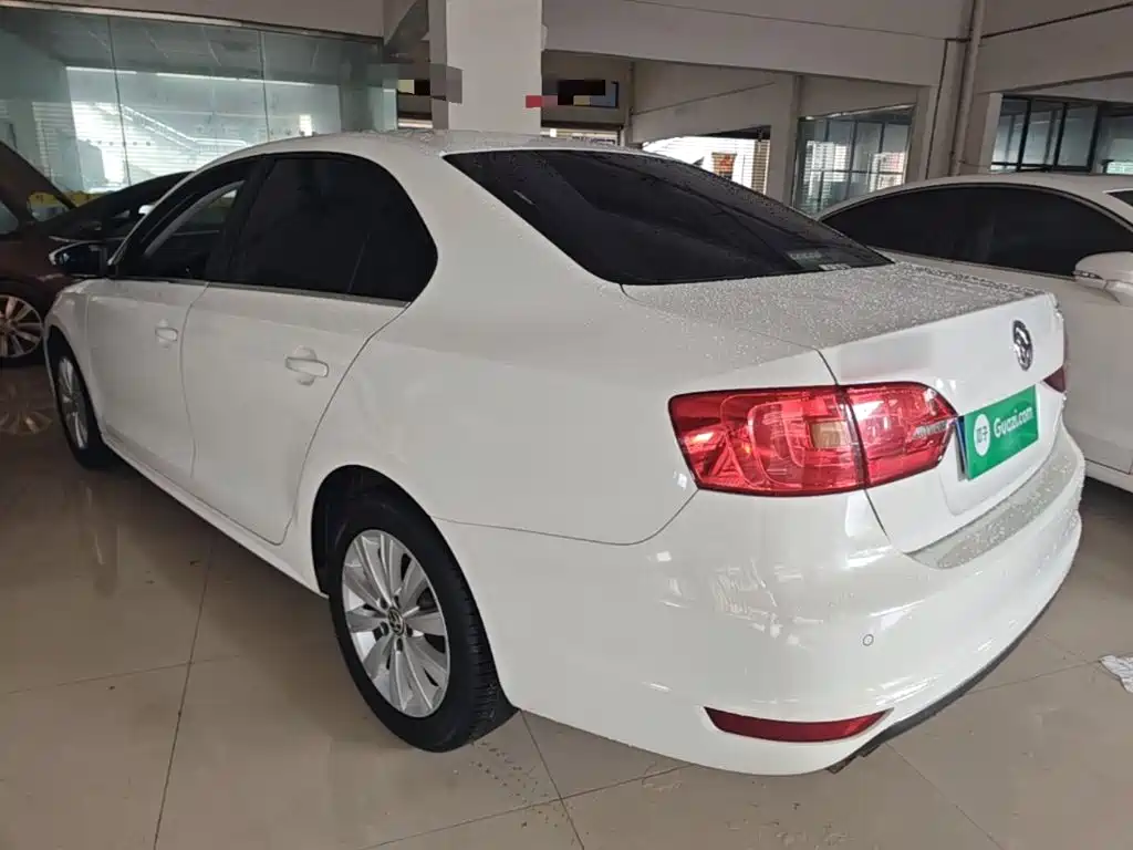 Volkswagen Sagitar 2015