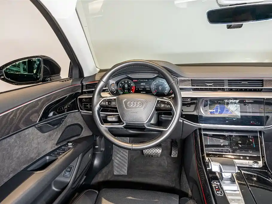 Audi A8 2021 — фото 12