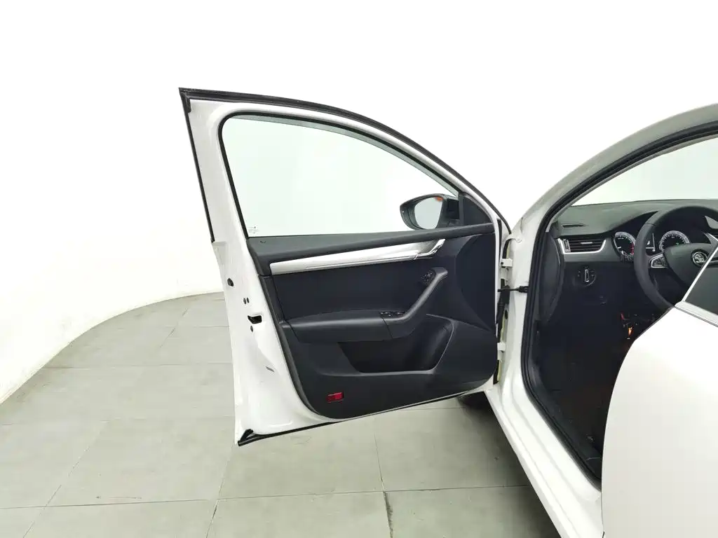 Skoda Octavia 2020 — фото 8