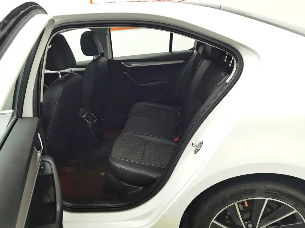 Skoda Octavia 2020 — фото 15