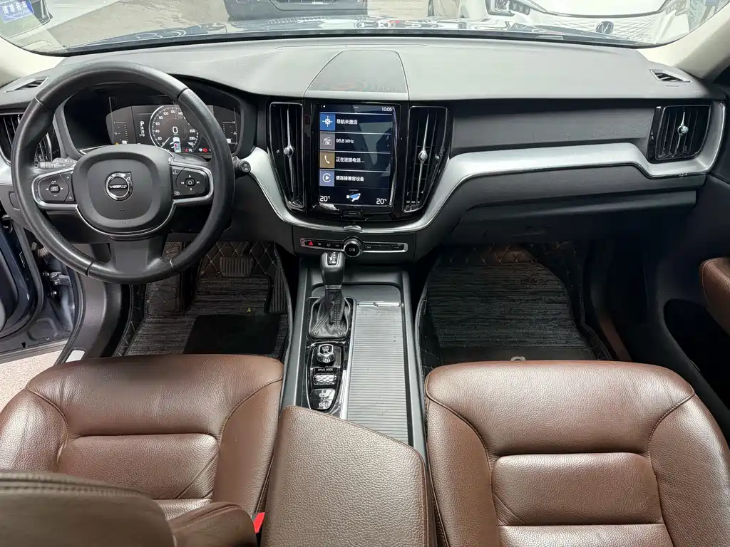 Volvo XC60 2019 — фото 11