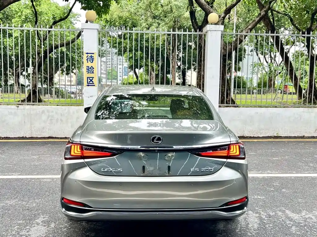 Lexus ES 2021 — фото 8