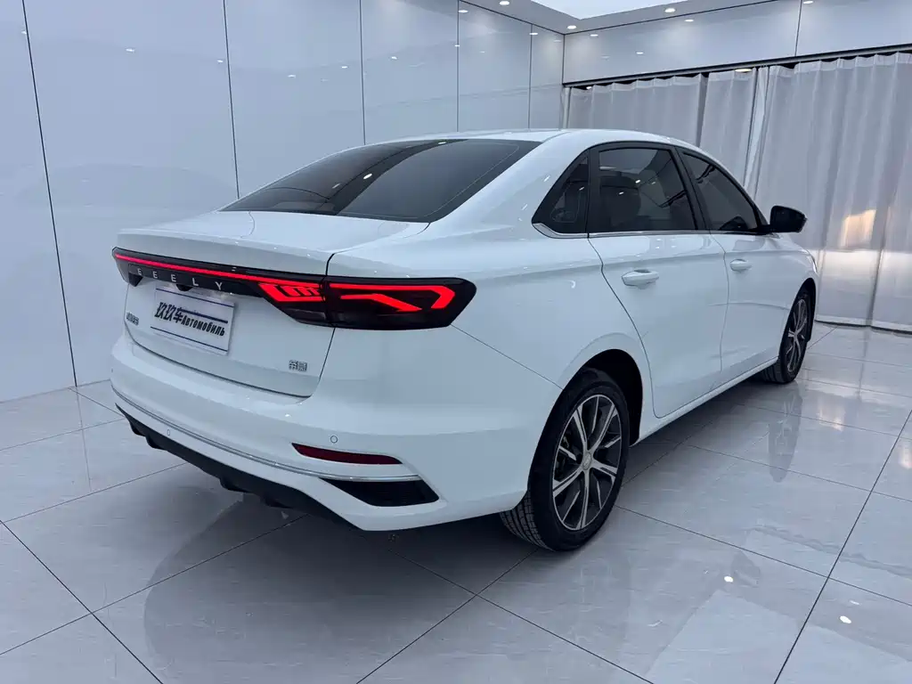 Geely Emgrand 2022