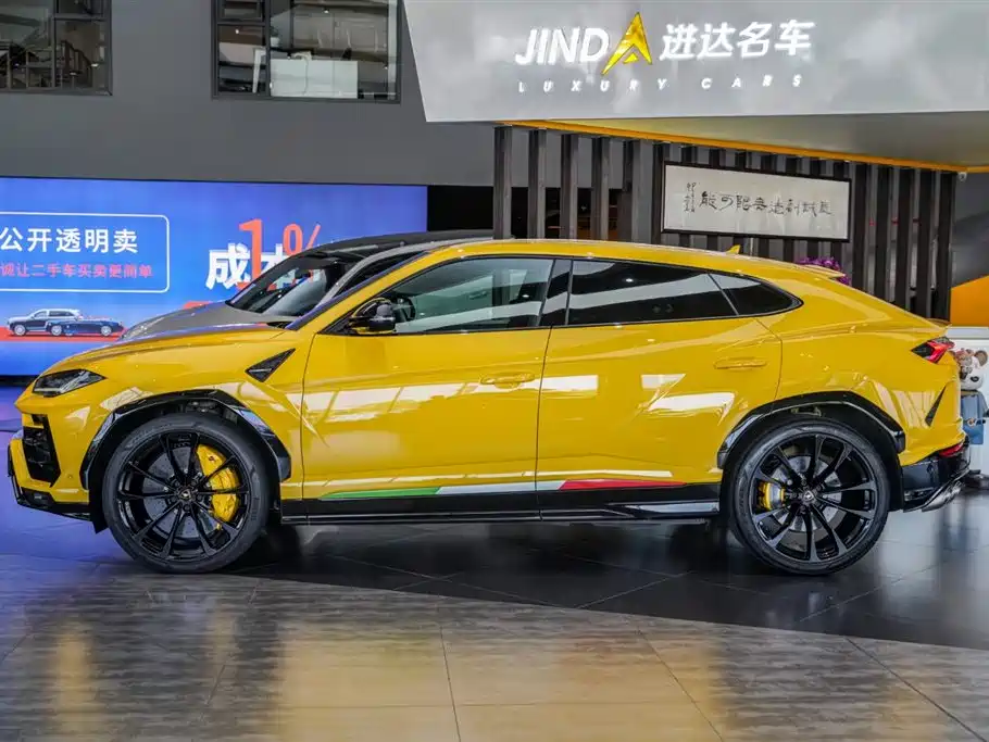 Lamborghini Urus 2023 — фото 7