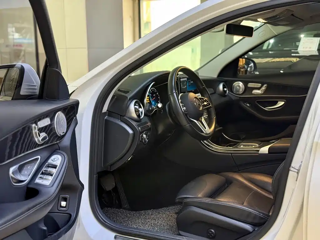 Mercedes-Benz C-Class 2019 — фото 4
