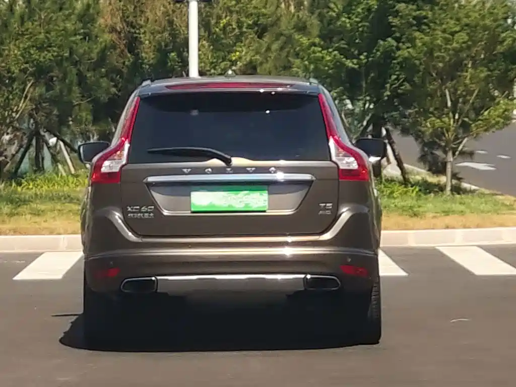 Volvo XC60 2017 — фото 4