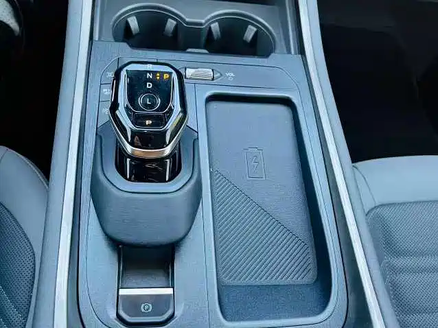 Ford Edge 2023 — фото 15