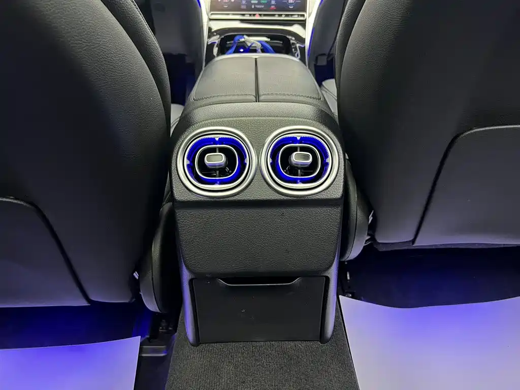 Mercedes-Benz C-Class 2023 — фото 22