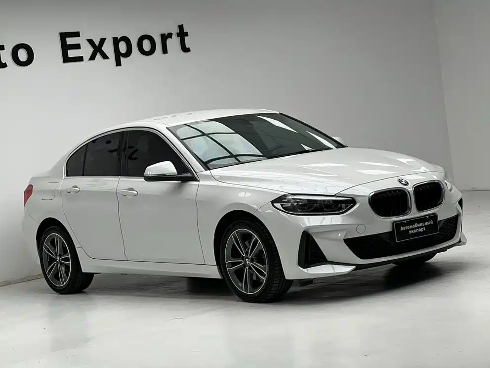BMW 1 Series 2022 — фото 10