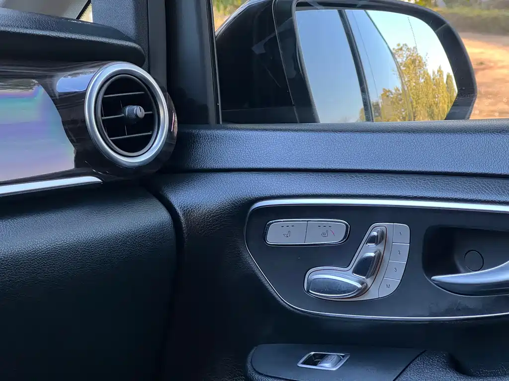 Mercedes-Benz V-Class 2019 — фото 14