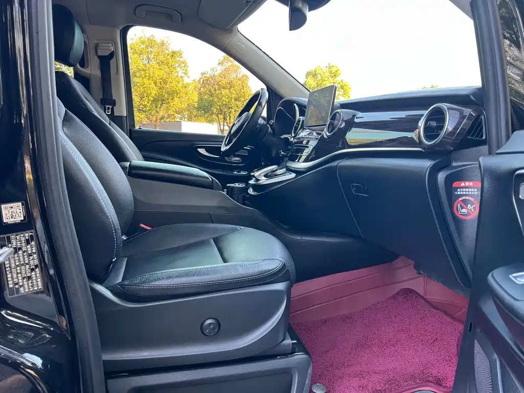 Mercedes-Benz V-Class 2019 — фото 19