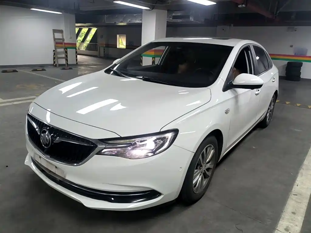Buick Excelle 2018 — фото 1