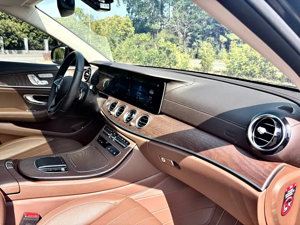 Mercedes-Benz E-Class 2023 — фото 8