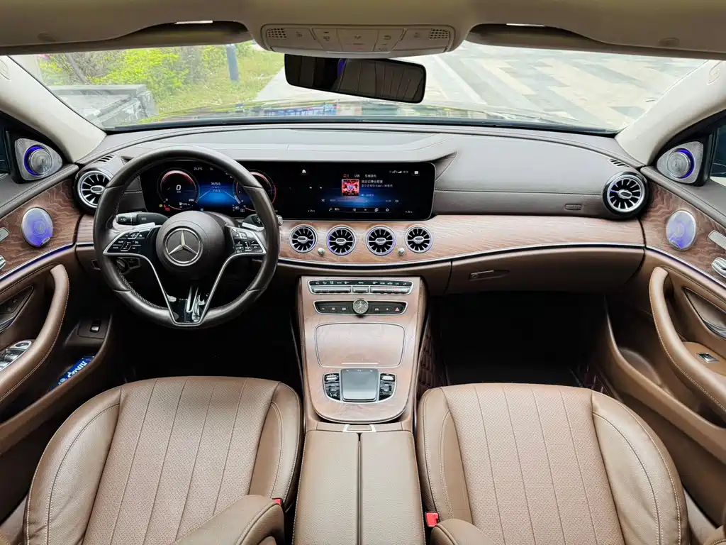 Mercedes-Benz E-Class 2023 — фото 12