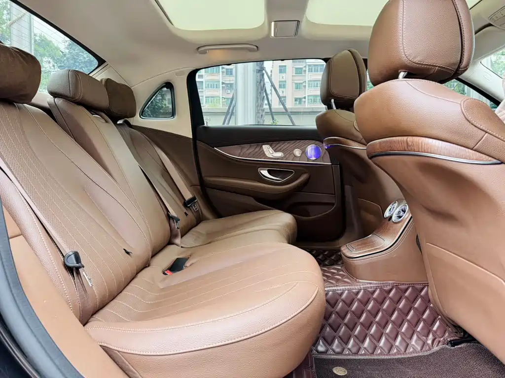 Mercedes-Benz E-Class 2023 — фото 16