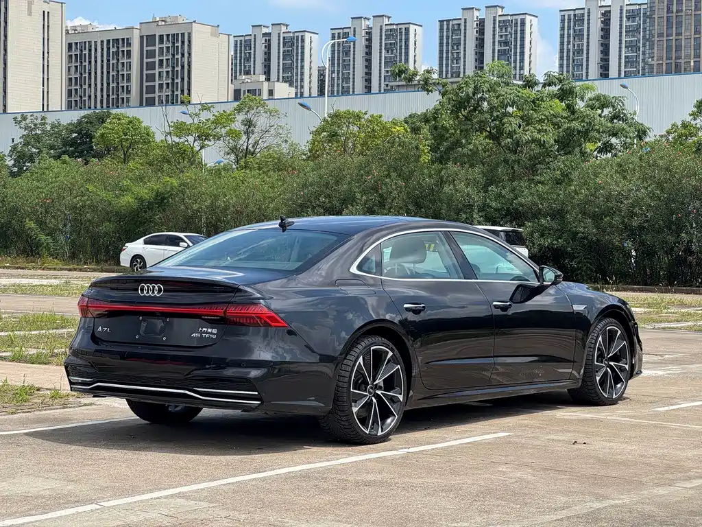 Audi A7L 2024 — фото 10