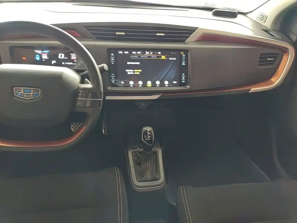 Geely Vision X1 2018 — фото 13
