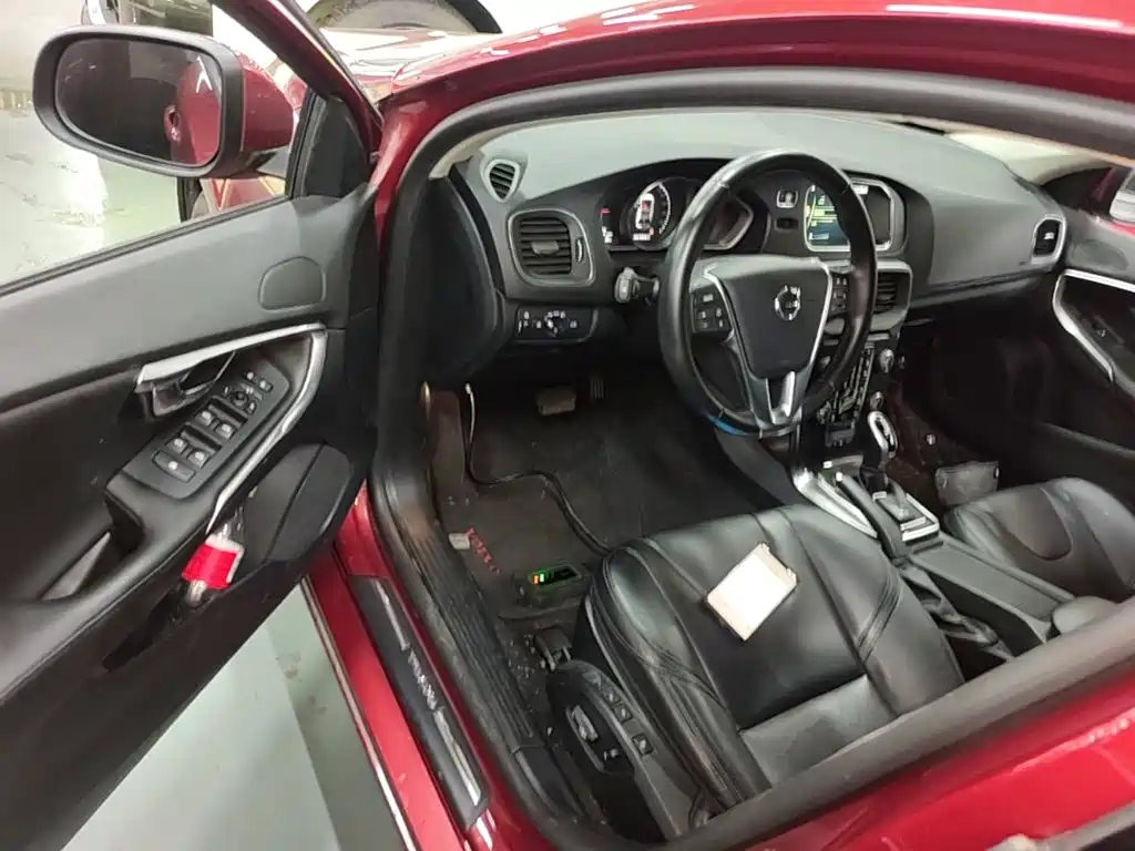 Volvo V40 2017 — фото 16
