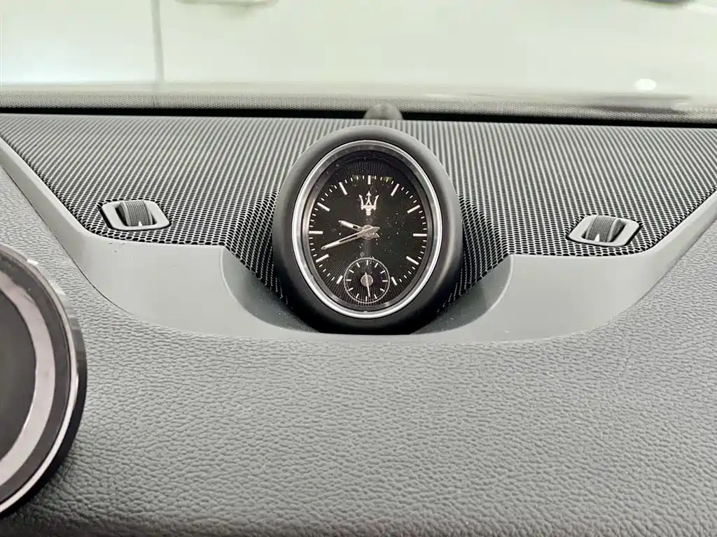 Maserati Levante 2016 — фото 12