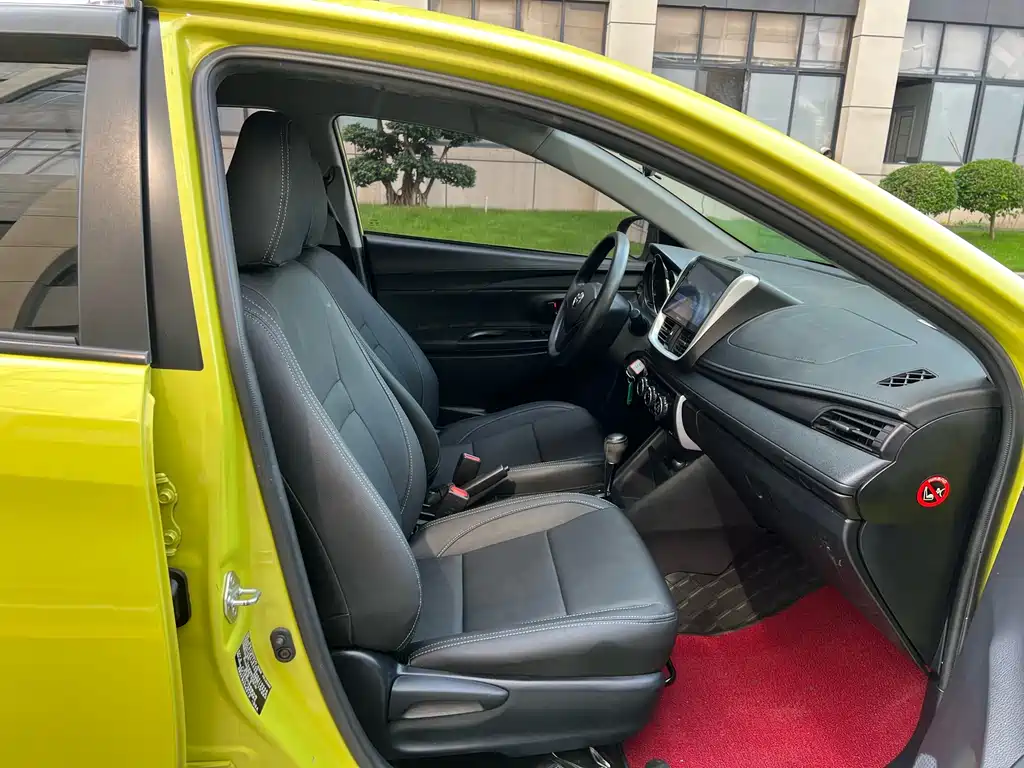 Toyota Yaris L 2017 — фото 13