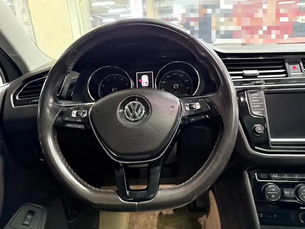 Volkswagen Tiguan L 2017 — фото 12