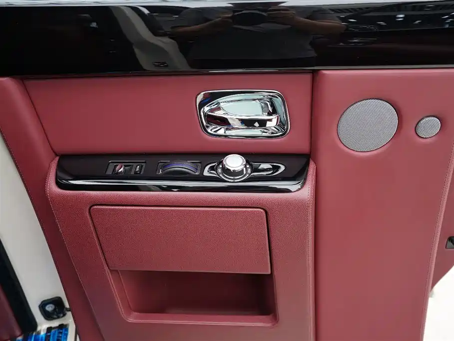 Rolls-Royce Phantom 2012 — фото 17
