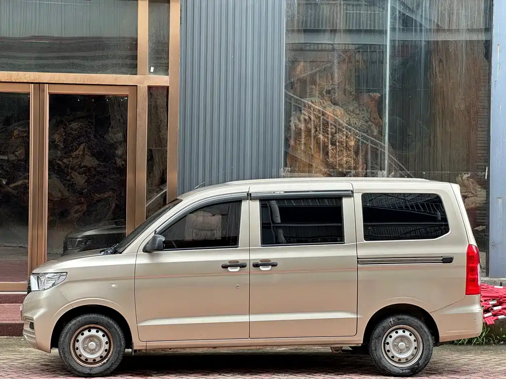 Wuling Hongguang V 2022 — фото 9