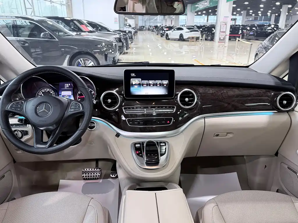 Mercedes-Benz V-Class 2016 — фото 13