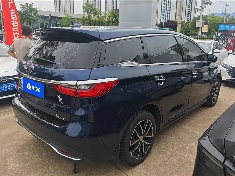 BYD MAX 2018