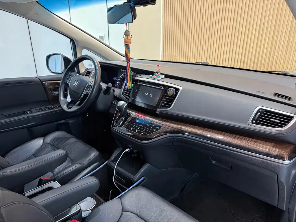 Honda Odyssey 2017 — фото 11