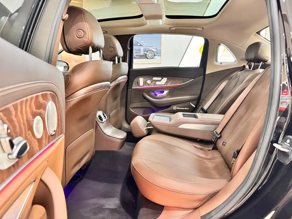 Mercedes-Benz E-Class 2023 — фото 12