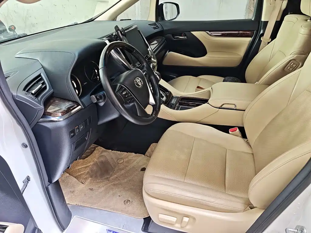 Toyota Alphard 2023 — фото 7