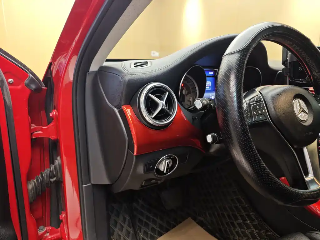 Mercedes-Benz GLA 2016 — фото 11