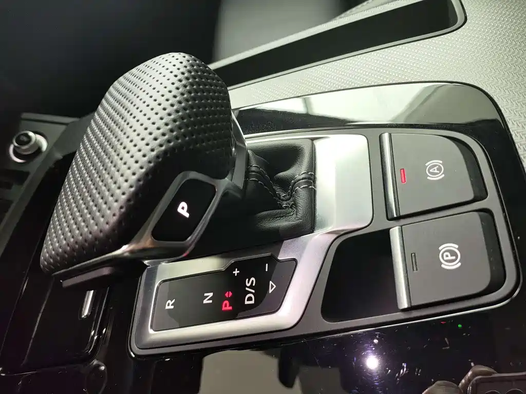 Audi Q5L 2025 — фото 17