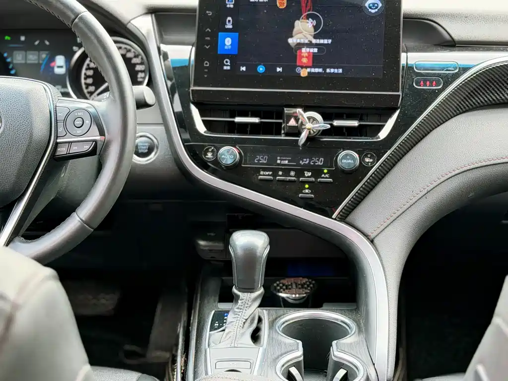 Toyota Camry 2023 — фото 10