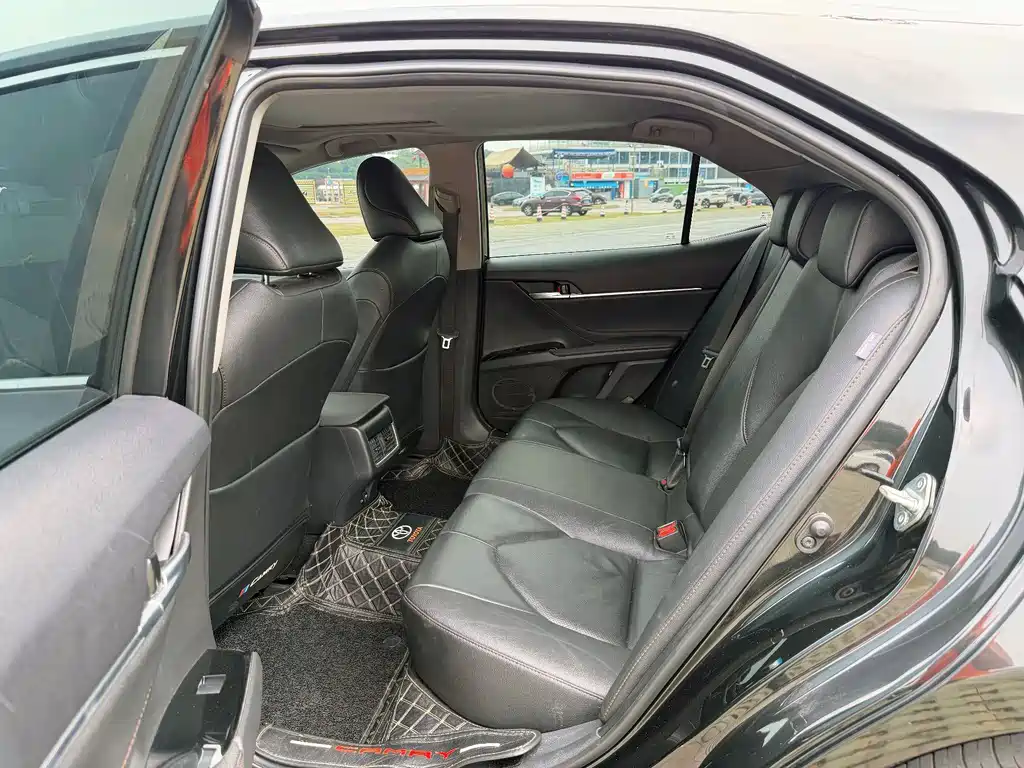 Toyota Camry 2023 — фото 12