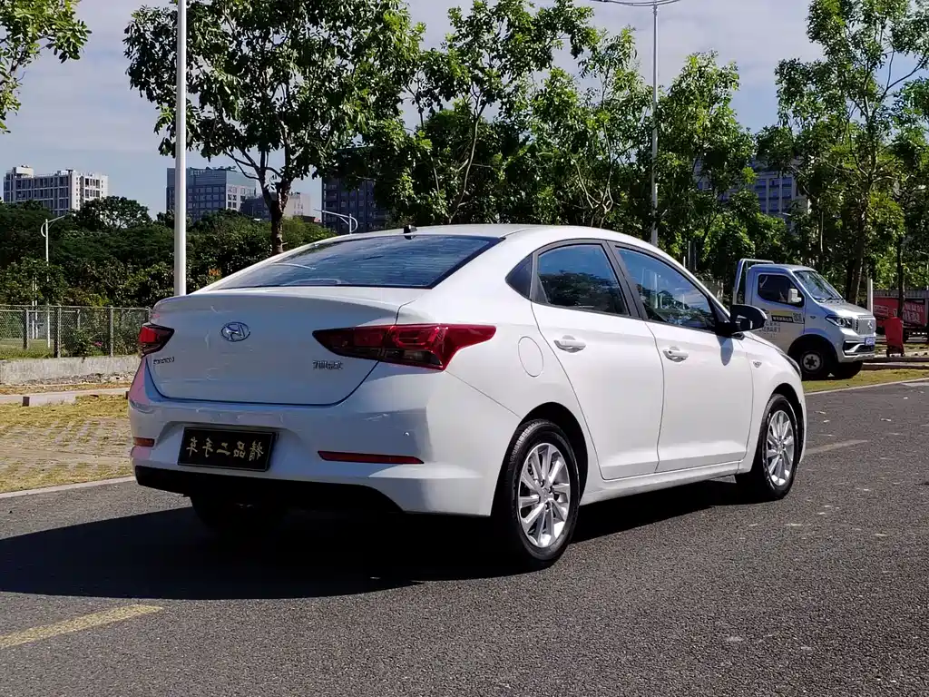 Hyundai Verna 2017 — фото 5