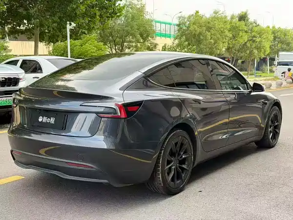 Tesla Model 3 2025