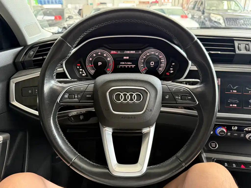 Audi Q3 2023 — фото 13