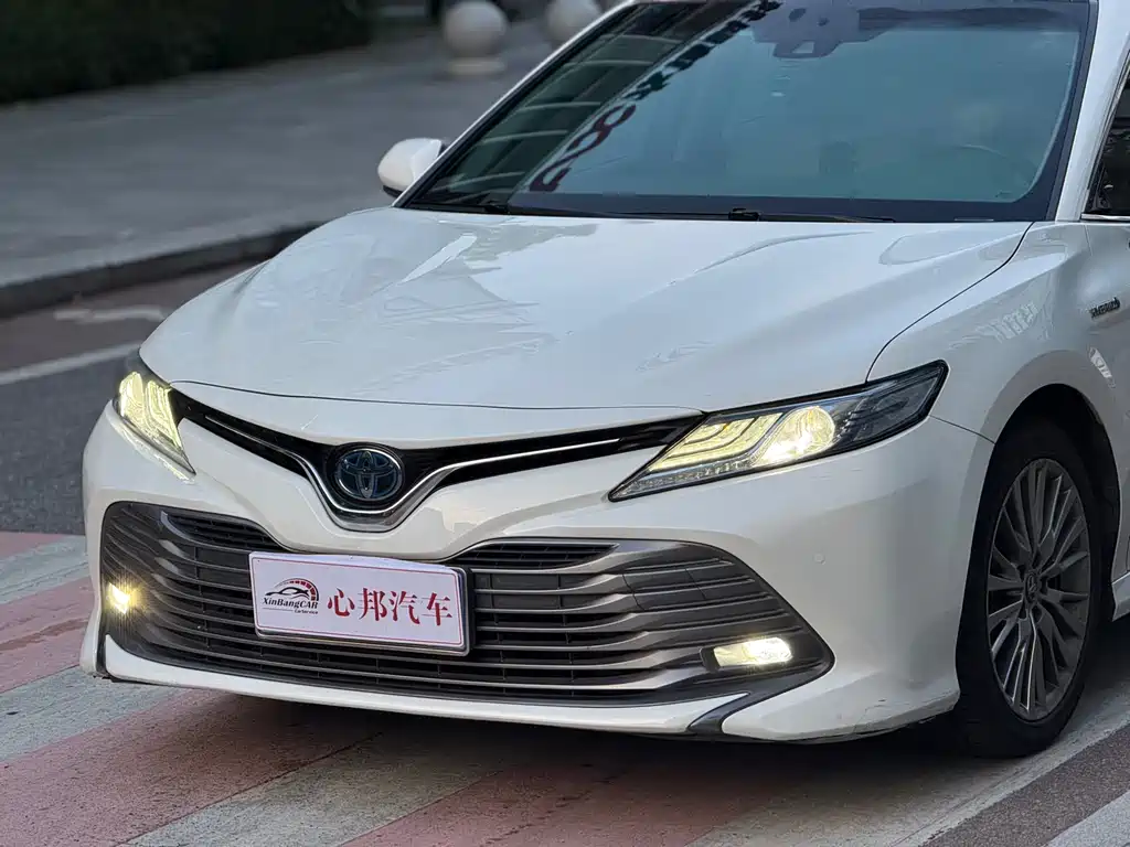 Toyota Camry 2019 — фото 16
