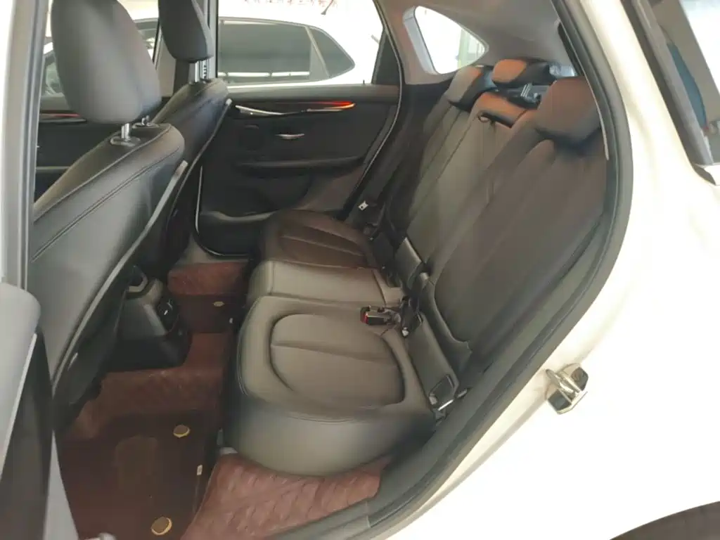 BMW 2 Series Station Wagon 2017 — фото 17