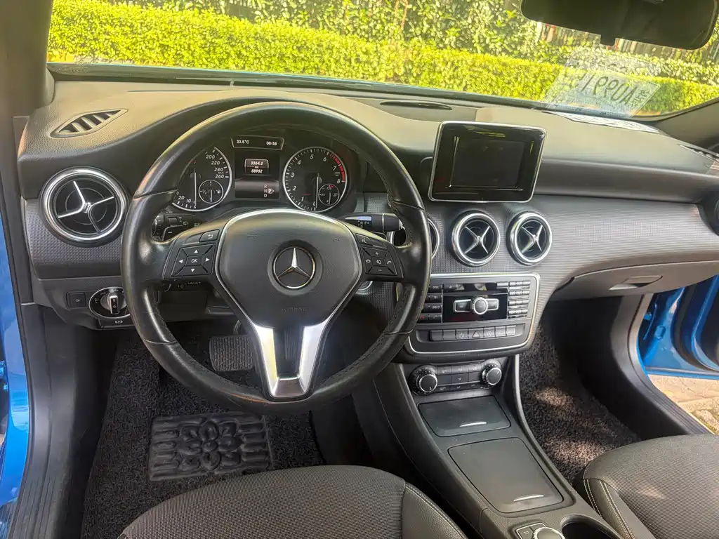 Mercedes-Benz A-Class 2016 — фото 15